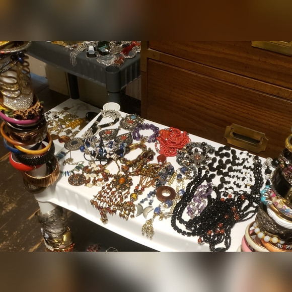 IMPRESSIVE Vintage/Modern Jewelry! Never Before Seen items! - Picture 9 of 16